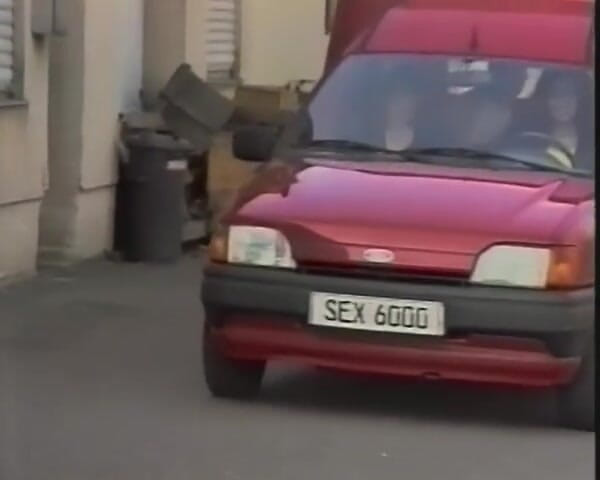 GERMAN PORN CLASSICS: Bizarní dominatrix bi lesby