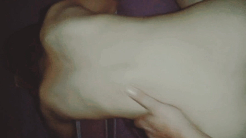 Hot Sis: Latika büyük yarakla amcığını domaltarak sikiyor