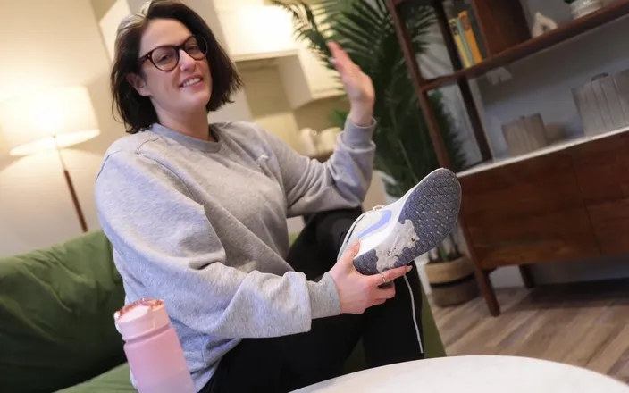 Countess diamond: Roommate Submissive - Gym Foot Worship