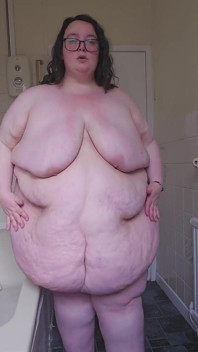 SSBBW Goddess Bathroom Strip and Catwalk