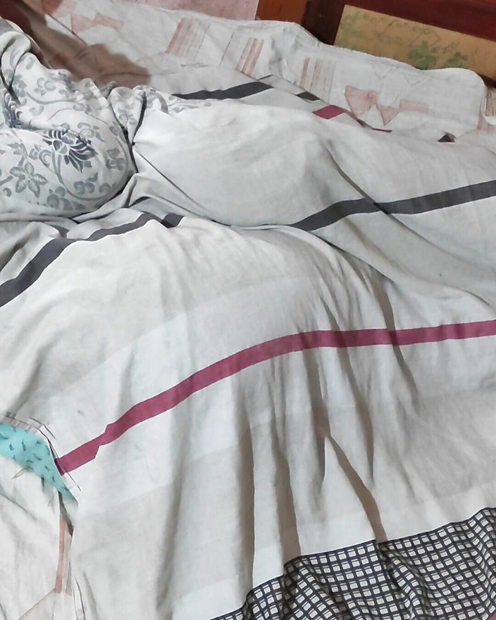 Realmallucouplevlog: インドの温泉はクソによって彼女のボーイフレンド