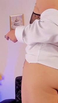 Roztomilý Sissy Ken Zkoumá Svůj Tlustý Zadek