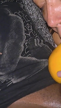 Ger BBC fantastisk grapefrukt avsugning strök hans kuk stönande och stönande