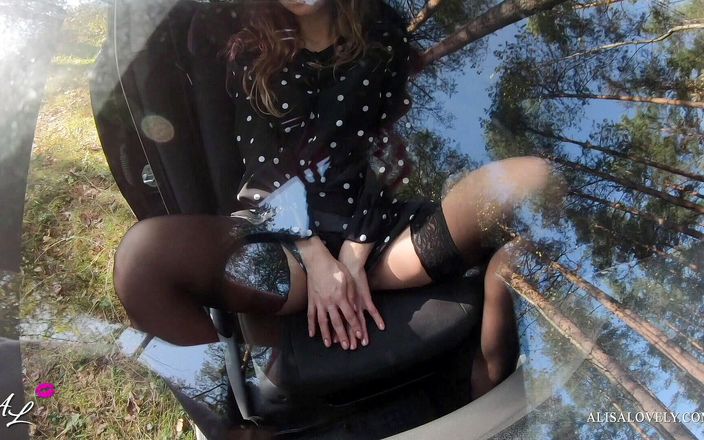 Alisa Lovely: Pacar dengan stoking mengisap kontol dan menelan air mani di...