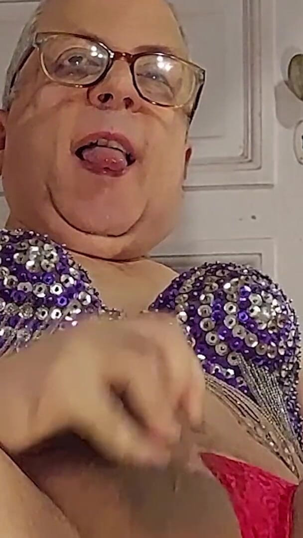Dildo Man and Cross Hard Sex: Eu dou meu mijo em uma xícara e ejacula e...