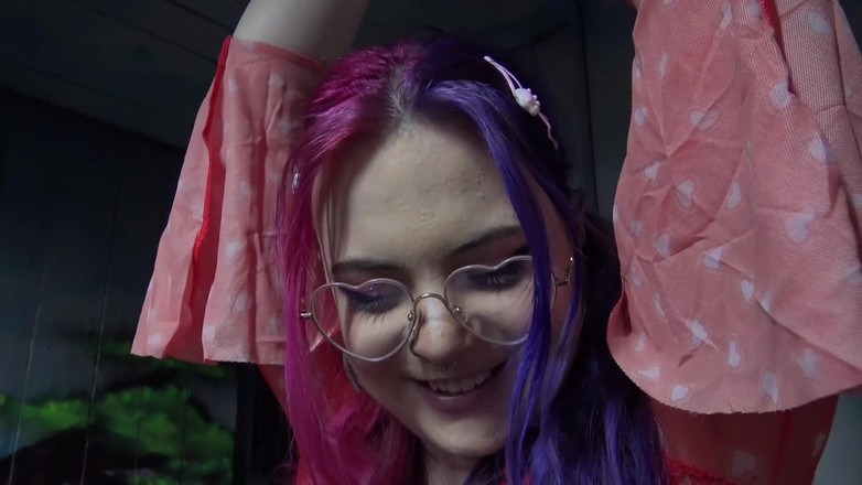 NM fetish femdom videos by Princess Nikki Cruel: Drei britische mädchen lieben es, zu kitzeln