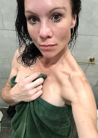 Demelza: Wanna Take a Steamy Shower with Me?
