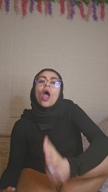 MiaNIqab: Ssanie moich stóp i dildo analnego Mia Niqab