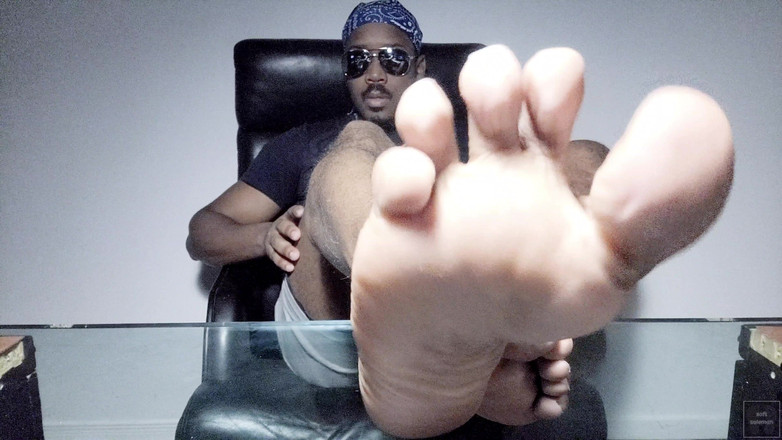 Soft Soleman: 我暴露我明亮的男性脚底 （2） （2025）