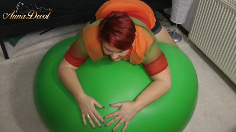 Anna Devot: Annadevot - A mega balloon