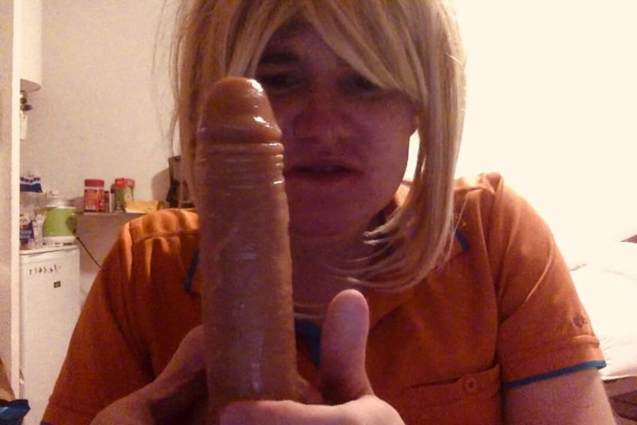 BifloXXX: Bifloxxx cosplay dildo gırtlağına kadar alıyor