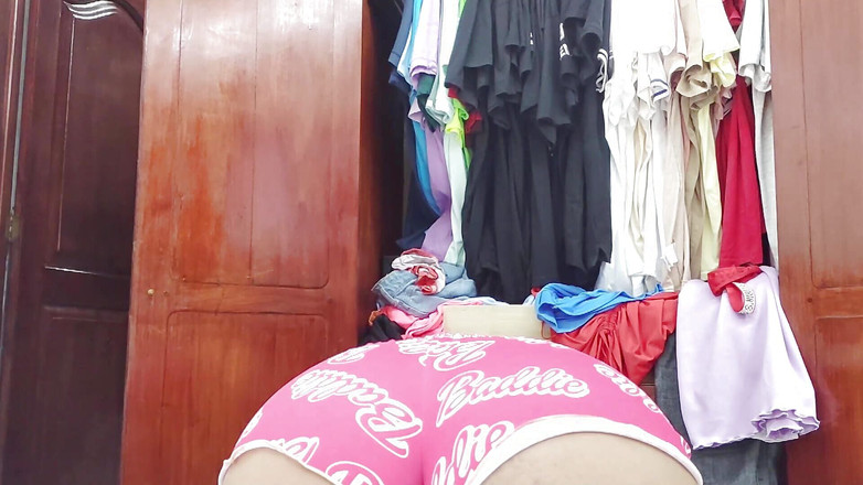 Katrina4deluxe: 火辣继母在镜头前换衣服