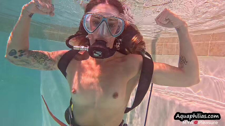 MYA Pleasure: Scuba flexing kaslı üvey anne