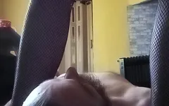 Lambendo buceta e bebendo mijo direto da buceta da minha esposa