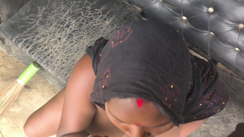 Sexyrani327: Desi Bhabhi From the Neighborhood Was Sweeping Naked and Went...