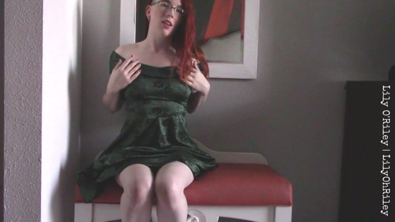 Lily O'Riley: Pinup Panty Wetting