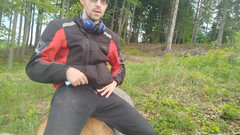 kickerscooter: Skok w lesie