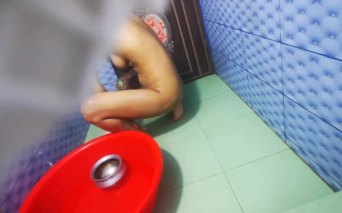rhdhudhdhd: Shower Video She Need Fuck Her Her Pussy Vary Big