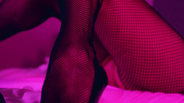 Kinky Lyrical: Video d'arte erotica - LA MILF e un dildo