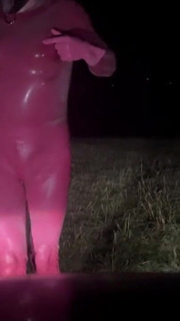 Pembe lateks evcil hayvan açık havada kadın kılıklı