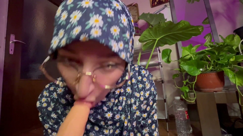 lanalovacutie: Blowjob in Hijab JOI