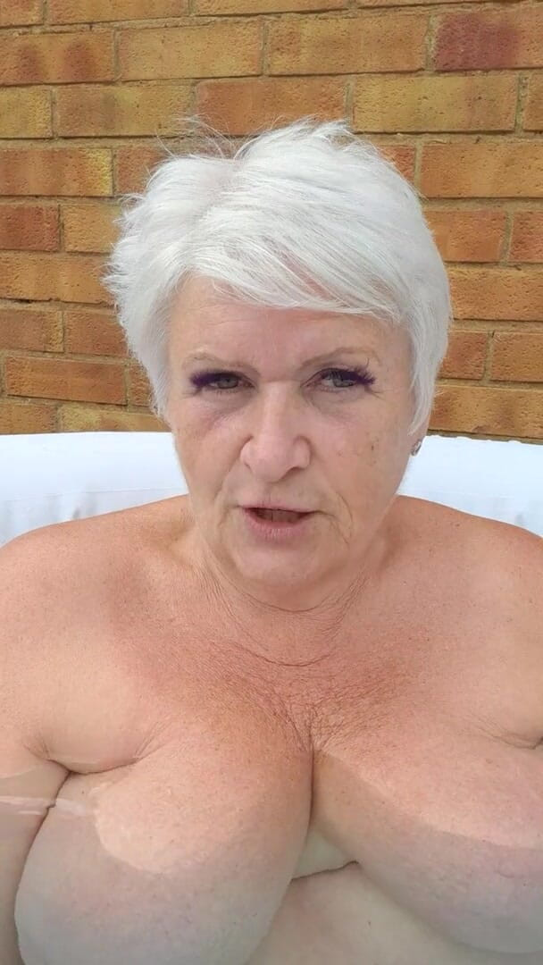 Uk Joolz: More hot tub?