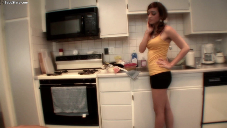 Lesbian Babe Stare: Des lesbiennes jouent avec leurs seins naturels