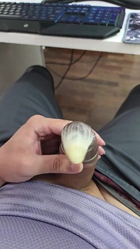 정액 투성이의 콘돔
