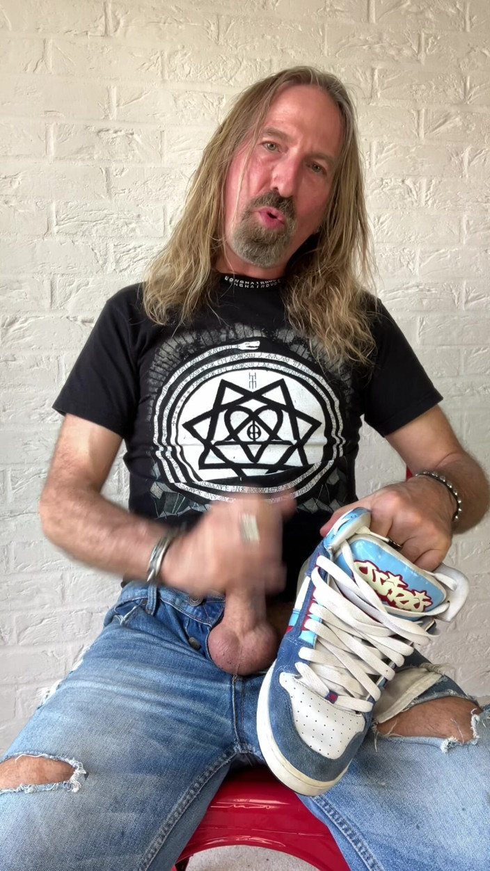 Longhairdude: Longhairdude ngocok kontol dan muncrat bareng pelatih osiris, torn jeans,...