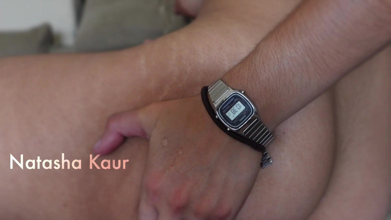 Natasha Kaur: Orgasme avec un vibromasseur et léchage de sperme sur mes...