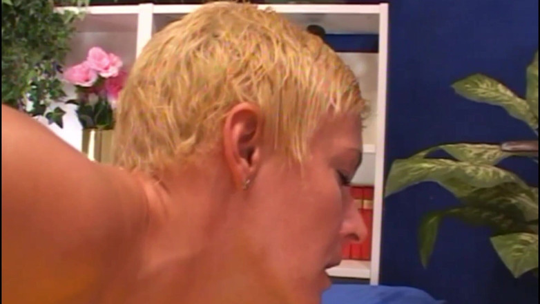 My real dirty life: Tüylü Lezbiyen Milfler Tek Eliyle Amcıkta Eğleniyorlar