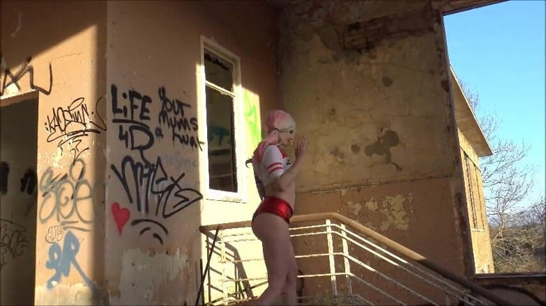 Brook Logan: Harley Quinn gadis nakal