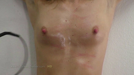 Spanking Server: Bič prsou Sashy