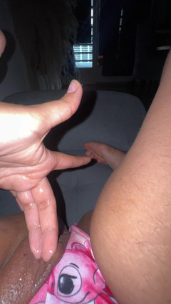 EMY_AND_JONH: Thuis na een lange dag op kantoor