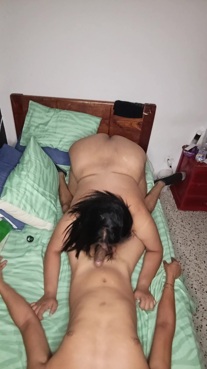 Miia Foxxy: लैटिन लड़की मेरा सारा लंड निगल जाती है और उसे प्यार करती है