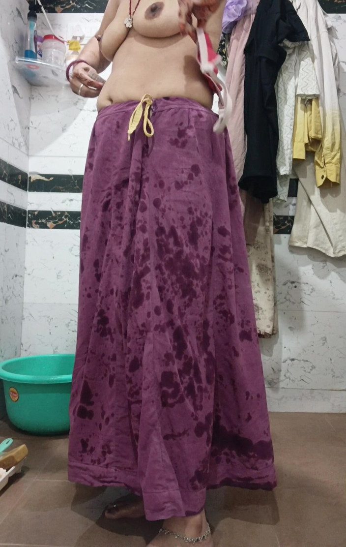 Priyahot77: Priya si kakak ipar india dengan pantat bahenol lagi asik...