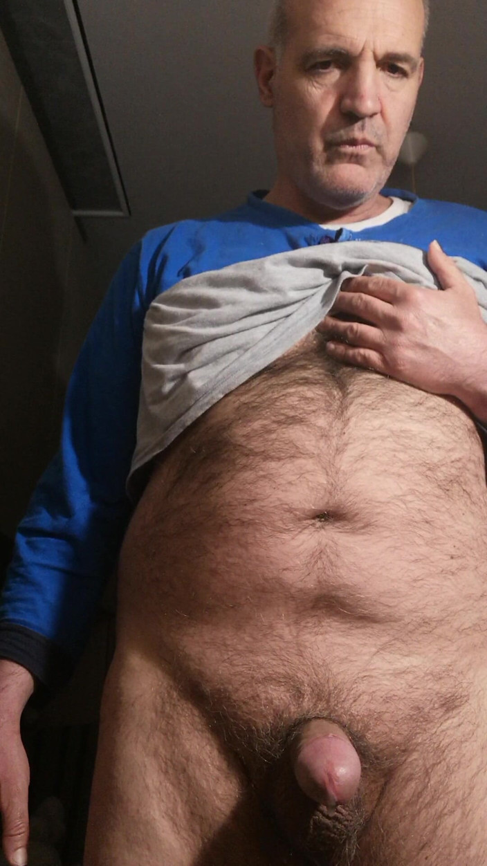 Setesesso7: Una Sega Veloce Con Una Sborrata Abbondante per Dormire Meglio!