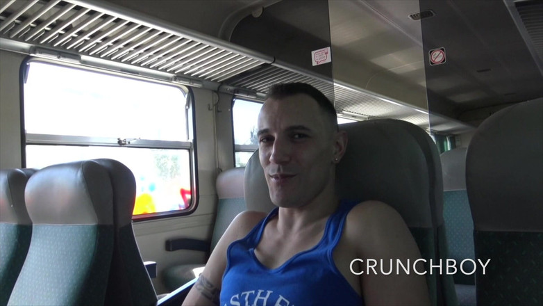 THE BIG BULGE STUDIO: 2472 Baisée par un anonyme dans un train public