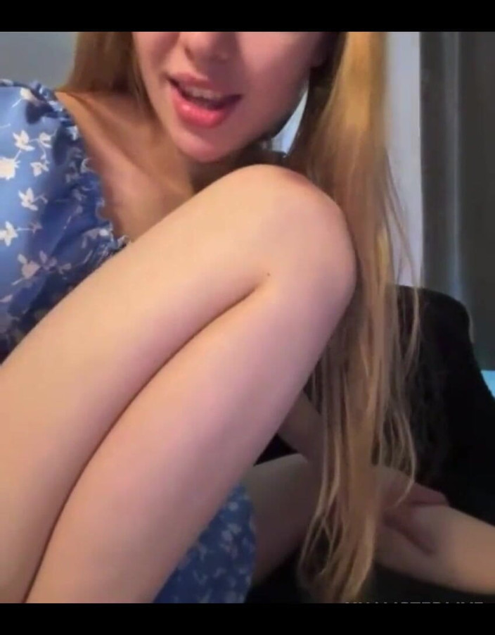 JuiceLussie: Squirting a Lot with Huge Dildo