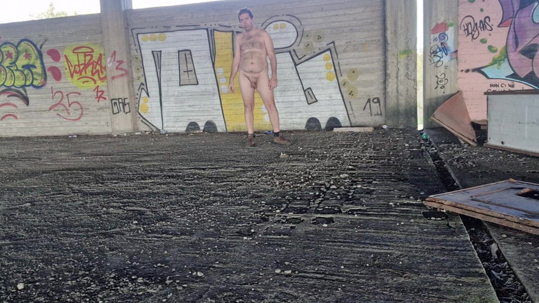Mirko2589: Tutta nuda in strada