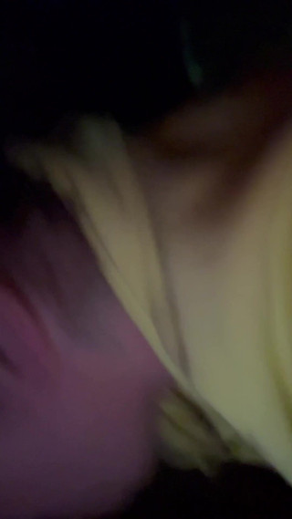 LeanBbc4u: 차 안에 앉아 오럴을 할 때