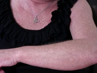 Ms Paris and Friends: Stieftante Paris hat arm-haar-fetisch wichsanleitung
