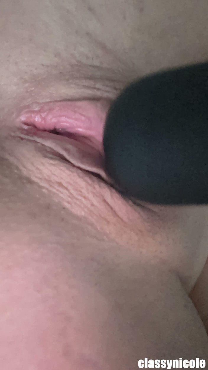 Classy Nicole: Zinde orta yaşlı seksi kadın klas Nicole güzel bir sosyete...