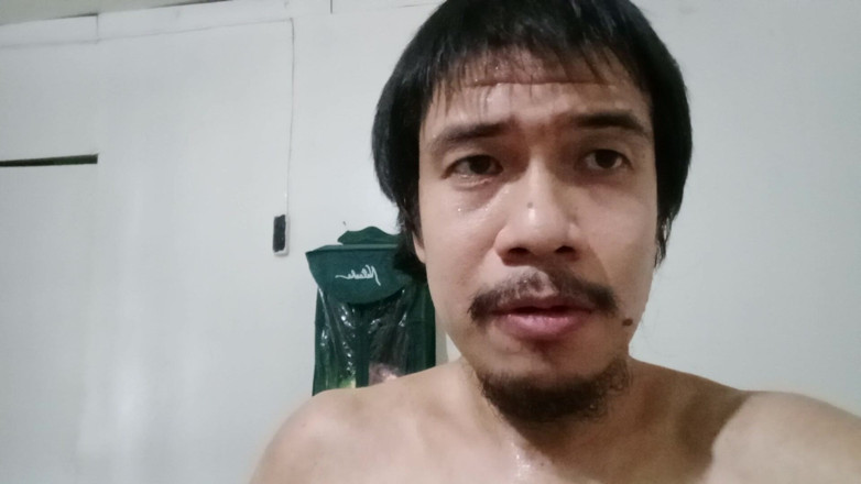 Piolo Alberto: Masturbazione inginocchiata