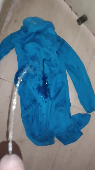 Satin And Silky: Porno cu pișare în mătase satin - pișare pe costumul asistentei Salwar în...