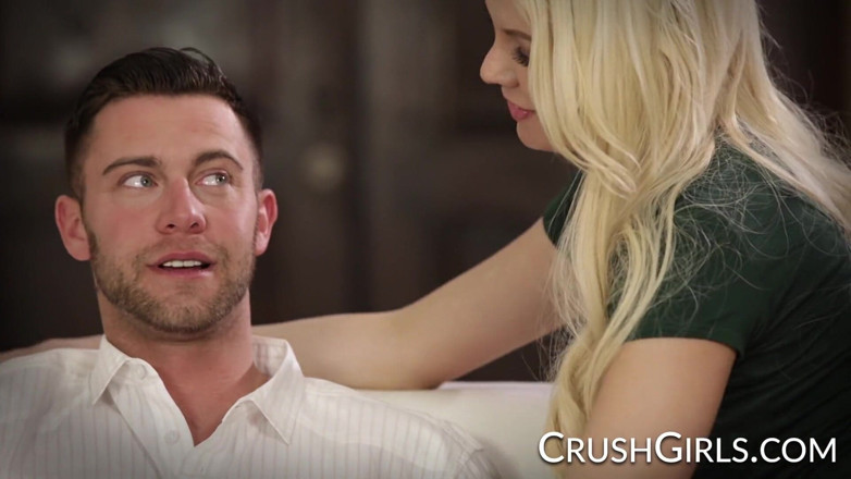 Crush Girls: Fete zdrobite - Kenzie Taylor și Briana Bank își fut șoferul Uber