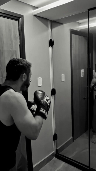 Gouine Wrestling: Lucha muscular