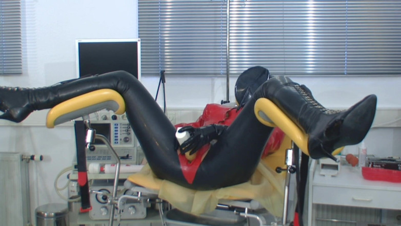Rubber & Clinic Studio - 1ATOYS: 戴着面具的重橡胶自慰