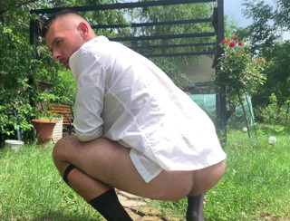 Werther1: Gentlemen piss outdoors and shows his ass