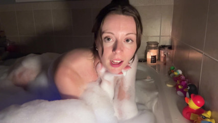 Nadia Foxx: Bolle e orgasmi all'ora del bagno